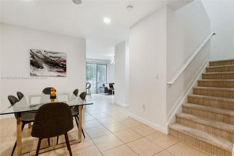 Townhouse in Miami, Florida 3 bedrooms, 165.09 sq.m. № 1078906 - photo 11