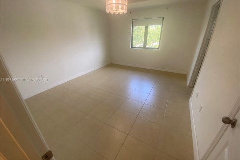 Townhouse in Miami, Florida 3 bedrooms, 165.09 sq.m. № 1078906 - photo 17