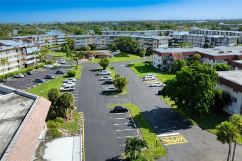 Condominio en venta en Lauderdale Lakes, Florida, 1 dormitorio, 61.5 m2 № 1325482 - foto 3