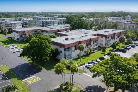 Condominio en venta en Lauderdale Lakes, Florida, 1 dormitorio, 61.5 m2 № 1325482 - foto 4