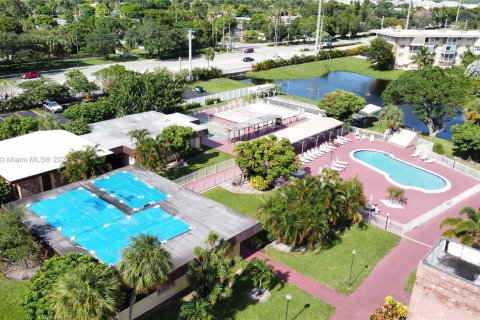 Condominio en venta en Lauderdale Lakes, Florida, 1 dormitorio, 61.5 m2 № 1325482 - foto 2