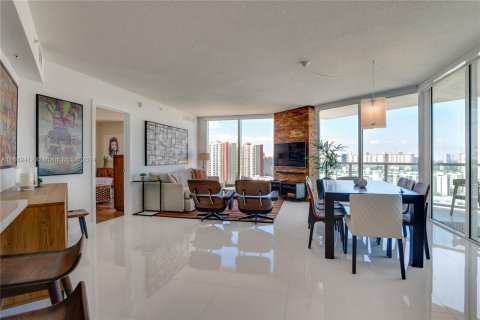 Condo in Sunny Isles Beach, Florida, 3 bedrooms  № 1387882 - photo 2