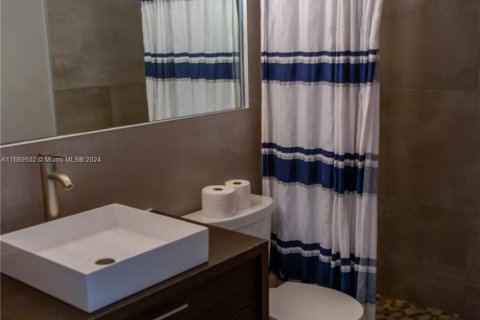 Condo in Miami, Florida, 1 bedroom  № 1387885 - photo 10