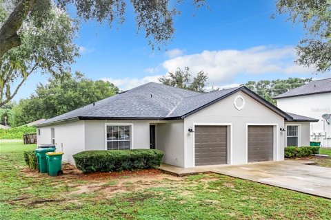 Adosado en venta en Eustis, Florida, 3 dormitorios, 106.37 m2 № 1353668 - foto 1