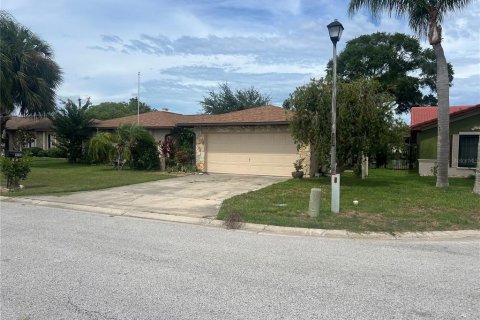 Casa en venta en Port Richey, Florida, 3 dormitorios, 166.48 m2 № 1253243 - foto 4