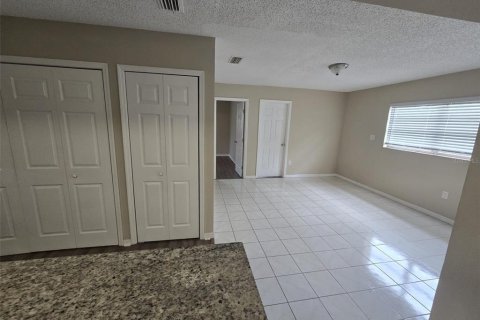 Villa ou maison à vendre à Tampa, Floride: 4 chambres, 120.4 m2 № 1371001 - photo 5