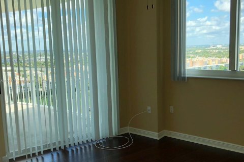 Condo in Hallandale Beach, Florida, 3 bedrooms  № 1075223 - photo 13