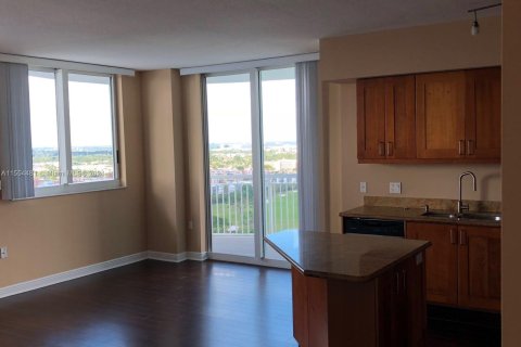 Condo in Hallandale Beach, Florida, 3 bedrooms  № 1075223 - photo 8