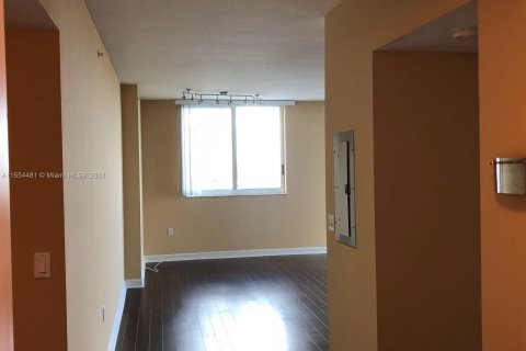 Condo in Hallandale Beach, Florida, 3 bedrooms  № 1075223 - photo 3