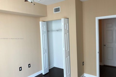 Copropriété à vendre à Hallandale Beach, Floride: 3 chambres, 137.59 m2 № 1075223 - photo 20