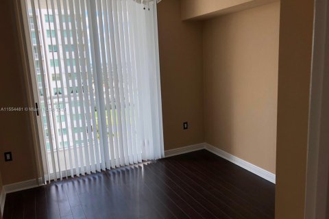 Condo in Hallandale Beach, Florida, 3 bedrooms  № 1075223 - photo 18