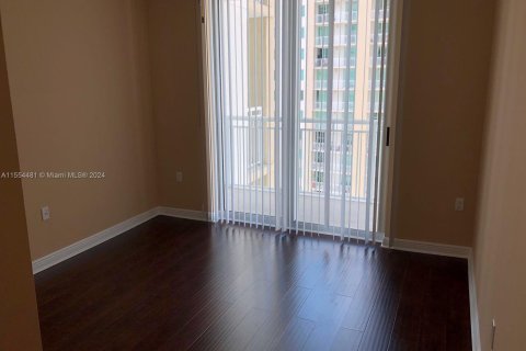 Condo in Hallandale Beach, Florida, 3 bedrooms  № 1075223 - photo 22