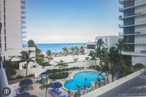 Condominio en venta en Hollywood, Florida, 1 dormitorio, 84.08 m2 № 1075221 - foto 23