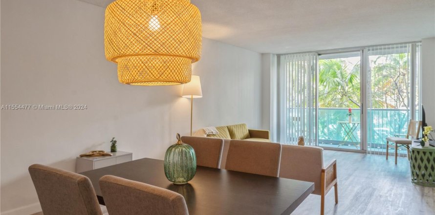 Condominio en Hollywood, Florida, 1 dormitorio  № 1075221