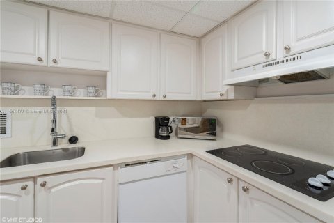 Condo in Hollywood, Florida, 1 bedroom  № 1075221 - photo 21