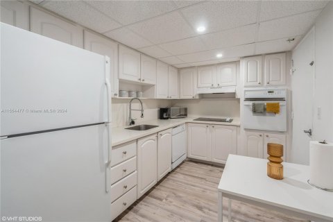 Copropriété à vendre à Hollywood, Floride: 1 chambre, 84.08 m2 № 1075221 - photo 18