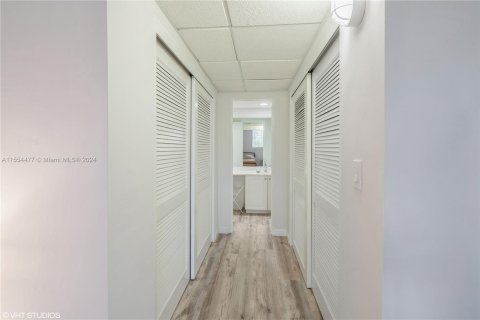 Copropriété à vendre à Hollywood, Floride: 1 chambre, 84.08 m2 № 1075221 - photo 13