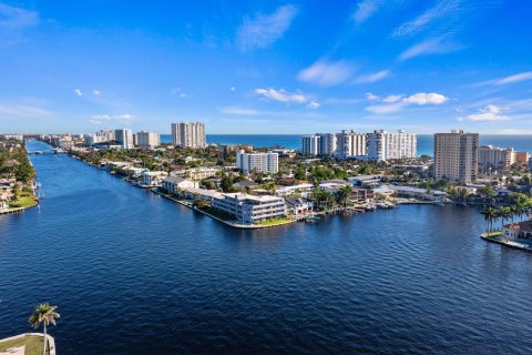 Condo in Pompano Beach, Florida, 2 bedrooms  № 1033849 - photo 1