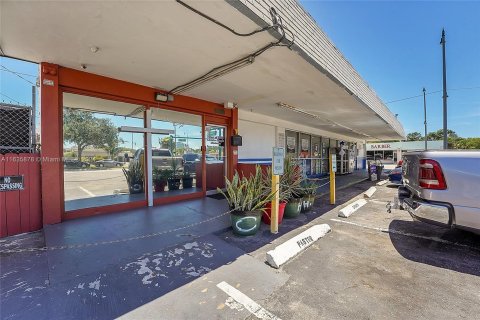 Propiedad comercial en venta en West Palm Beach, Florida № 1305623 - foto 6