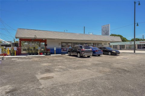 Propiedad comercial en venta en West Palm Beach, Florida № 1305623 - foto 2