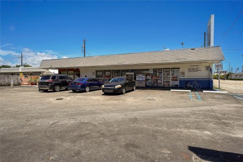 Propiedad comercial en venta en West Palm Beach, Florida № 1305623 - foto 4