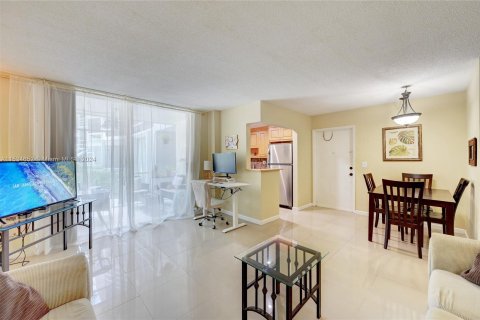 Condo in Deerfield Beach, Florida, 1 bedroom  № 1019835 - photo 8