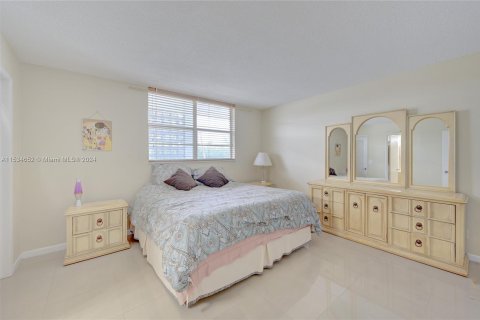 Condo in Deerfield Beach, Florida, 1 bedroom  № 1019835 - photo 12