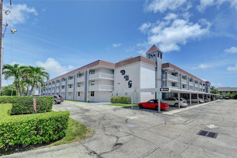 Condo in Deerfield Beach, Florida, 1 bedroom  № 1019835 - photo 2