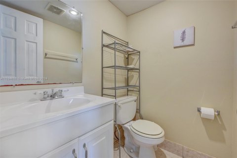 Condominio en venta en Deerfield Beach, Florida, 1 dormitorio, 65.03 m2 № 1019835 - foto 10