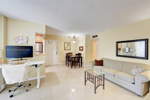 Condo in Deerfield Beach, Florida, 1 bedroom  № 1019835 - photo 7