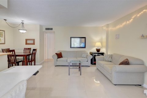 Condominio en venta en Deerfield Beach, Florida, 1 dormitorio, 65.03 m2 № 1019835 - foto 9