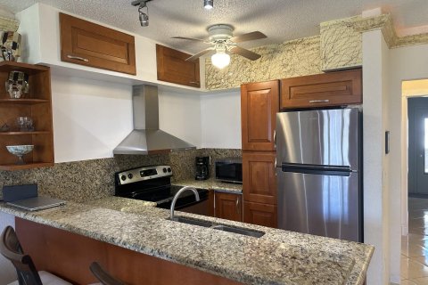 Condo in Hallandale Beach, Florida, 1 bedroom  № 1029609 - photo 19