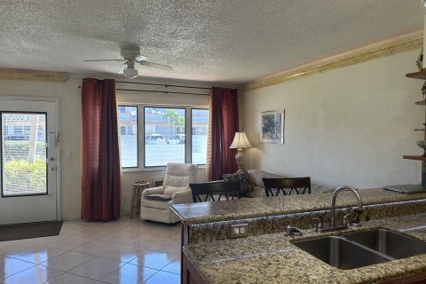 Condo in Hallandale Beach, Florida, 1 bedroom  № 1029609 - photo 16