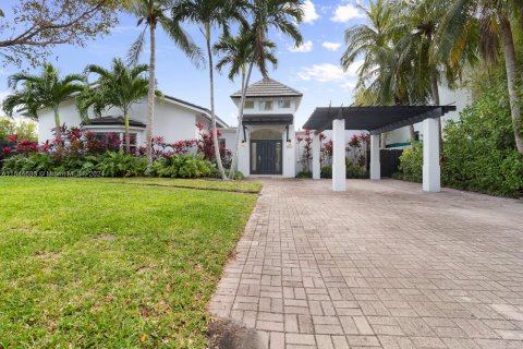 House in Key Biscayne, Florida 4 bedrooms, 265.79 sq.m. № 1049629 - photo 1