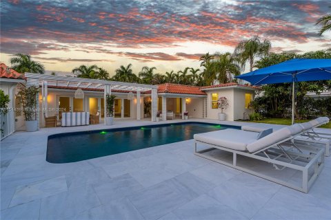 House in Miami Shores, Florida 4 bedrooms, 262.26 sq.m. № 1046868 - photo 1