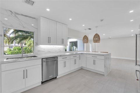 Villa ou maison à vendre à Miami Shores, Floride: 4 chambres, 262.26 m2 № 1046868 - photo 13