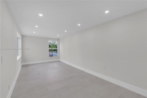 Casa en venta en Miami Shores, Florida, 4 dormitorios, 262.26 m2 № 1046868 - foto 22