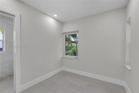 Villa ou maison à vendre à Miami Shores, Floride: 4 chambres, 262.26 m2 № 1046868 - photo 27
