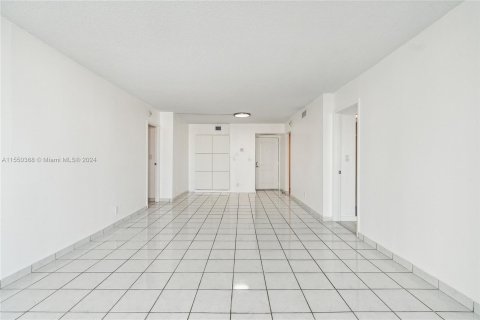 Condo in Sunny Isles Beach, Florida, 2 bedrooms  № 1065045 - photo 5