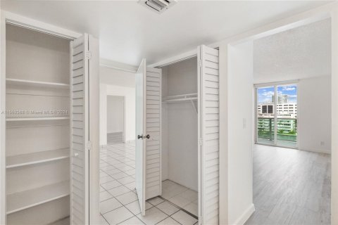 Copropriété à vendre à Sunny Isles Beach, Floride: 2 chambres, 123.65 m2 № 1065045 - photo 11