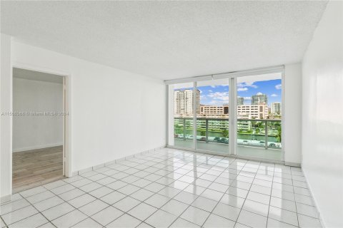 Condominio en venta en Sunny Isles Beach, Florida, 2 dormitorios, 123.65 m2 № 1065045 - foto 2