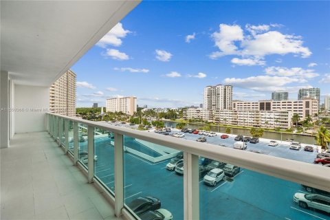 Copropriété à vendre à Sunny Isles Beach, Floride: 2 chambres, 123.65 m2 № 1065045 - photo 3