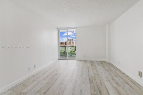 Condo in Sunny Isles Beach, Florida, 2 bedrooms  № 1065045 - photo 8