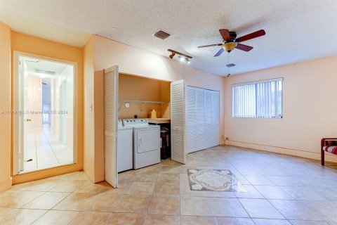 House in Coconut Creek, Florida 3 bedrooms, 160.54 sq.m. № 1232496 - photo 9