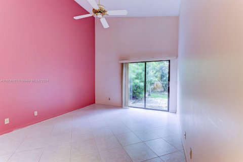 House in Coconut Creek, Florida 3 bedrooms, 160.54 sq.m. № 1232496 - photo 16