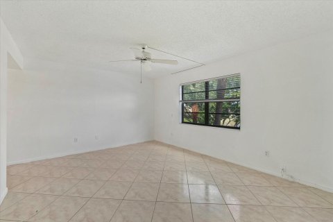 Condo in West Palm Beach, Florida, 2 bedrooms  № 1051097 - photo 16