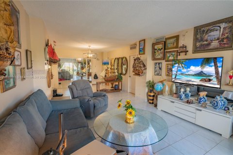 Condominio en venta en Sunny Isles Beach, Florida, 1 dormitorio, 70.79 m2 № 1017677 - foto 2