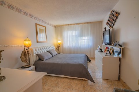 Condominio en venta en Sunny Isles Beach, Florida, 1 dormitorio, 70.79 m2 № 1017677 - foto 7