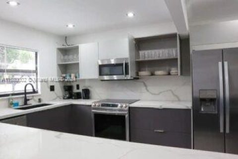 Casa en venta en Miami, Florida, 4 dormitorios, 89.09 m2 № 1409374 - foto 9