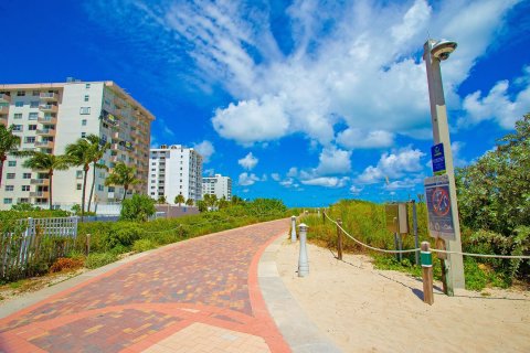 Condo in Miami Beach, Florida, 1 bedroom  № 1057870 - photo 4